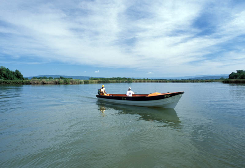 Black River. Pescadores en barca.
