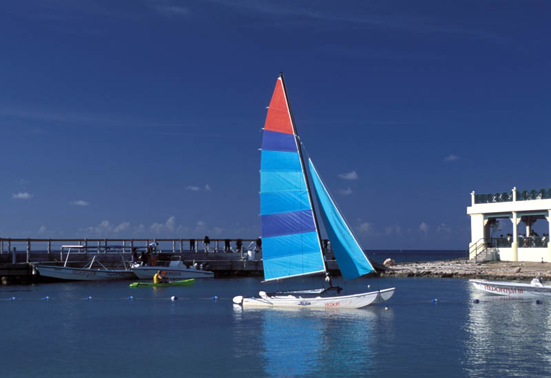 Ocho Ríos. Deportes acuáticos. Vela.